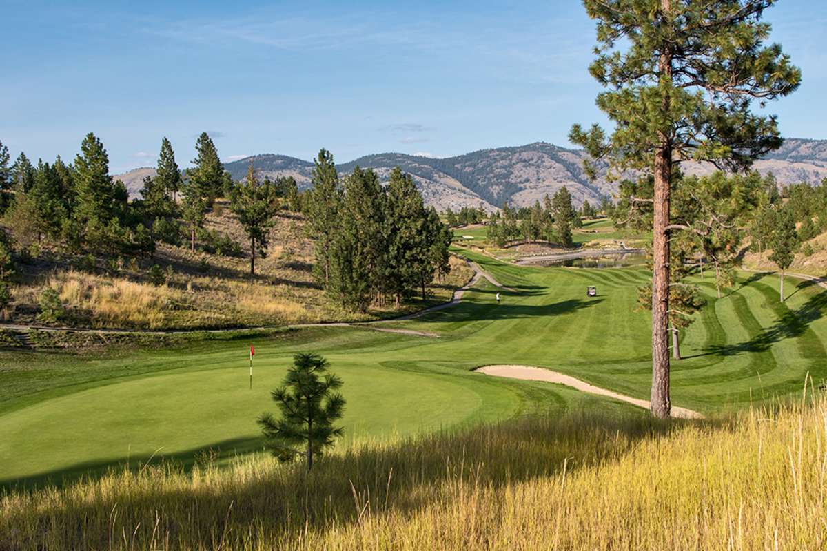 Golfing at Eaglepoint Golf Course
