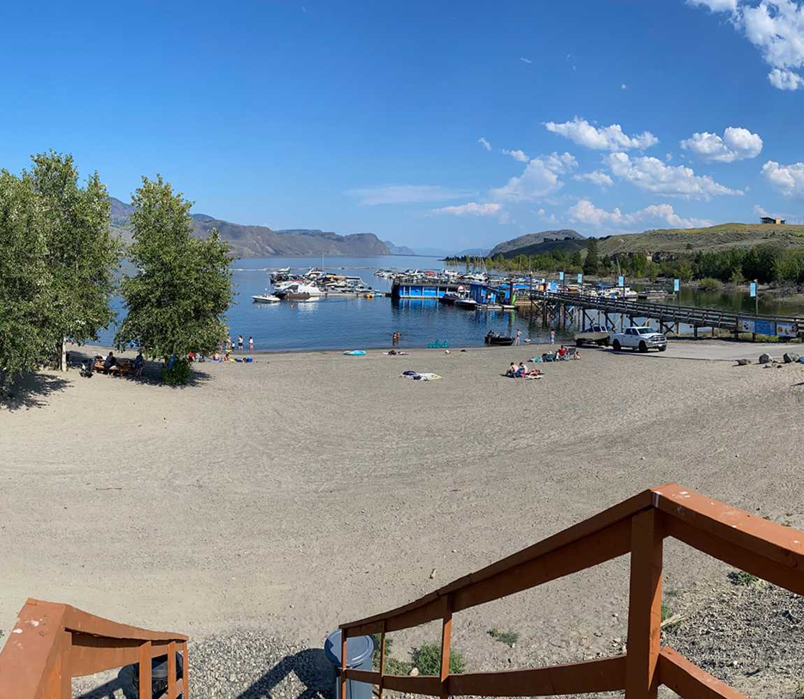 Relaxing at the beach at Bruker Marina