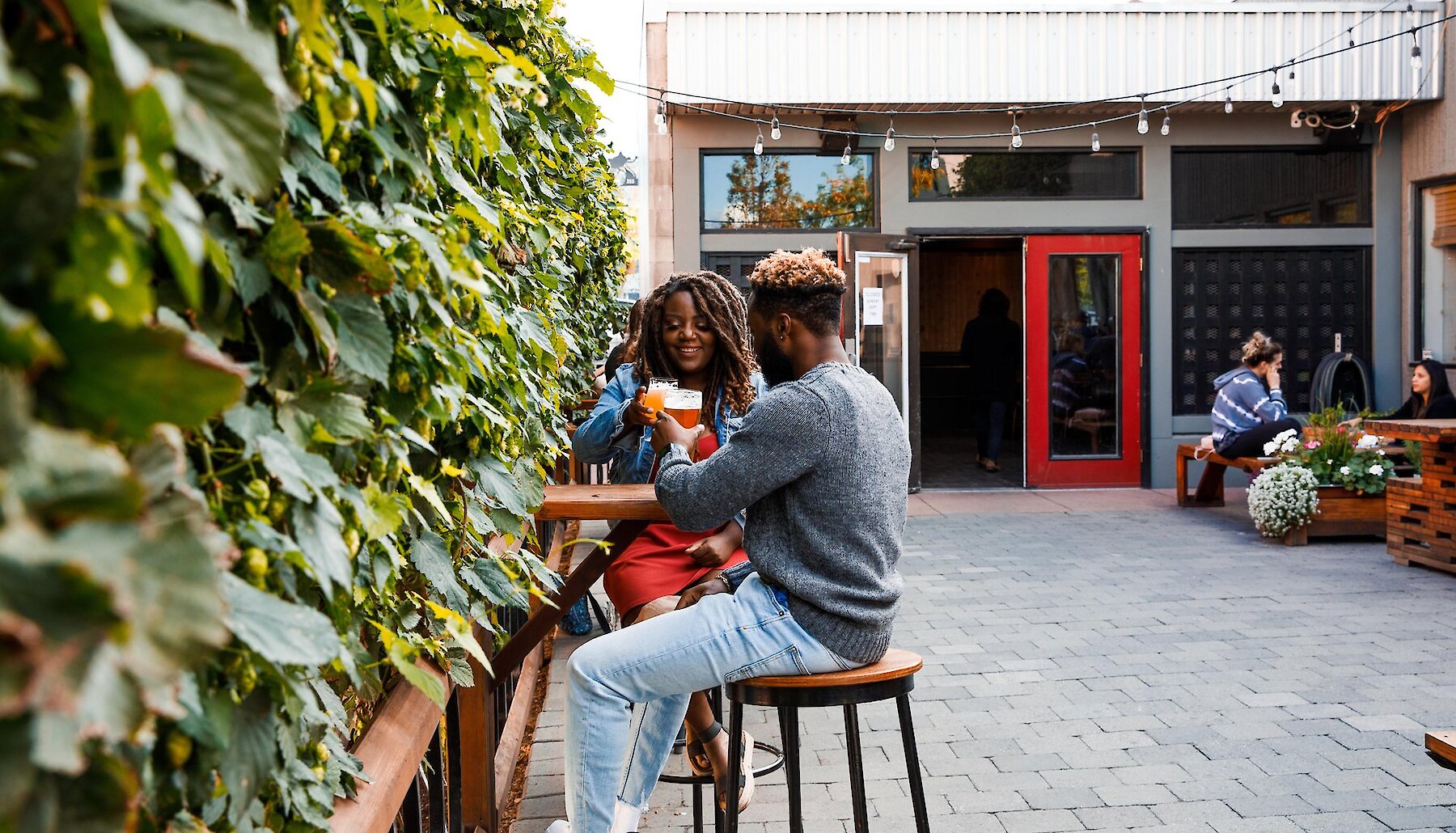 A couple admiring the sunset at the viewpoint in Kenna Cartwright Park.